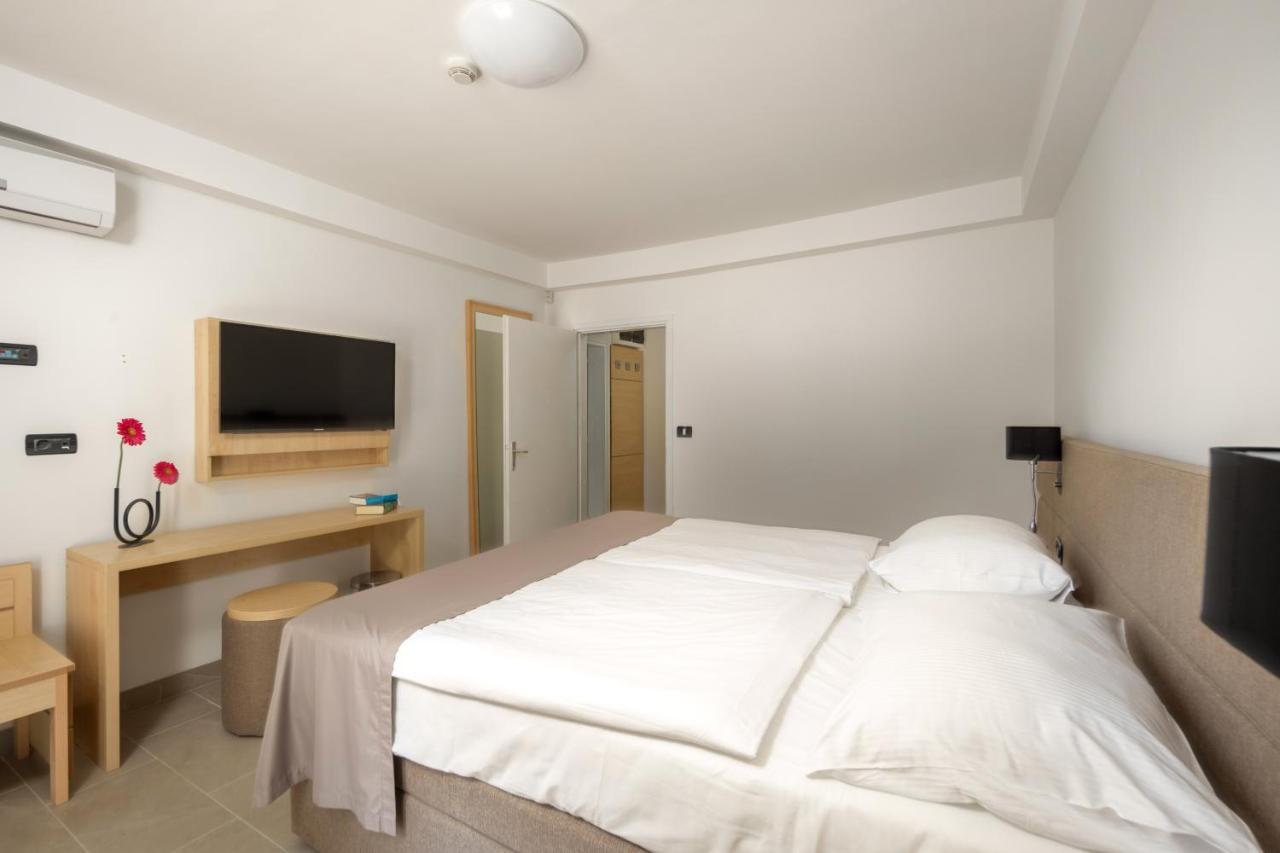 Hotel Delfin Omišalj Eksteriør billede