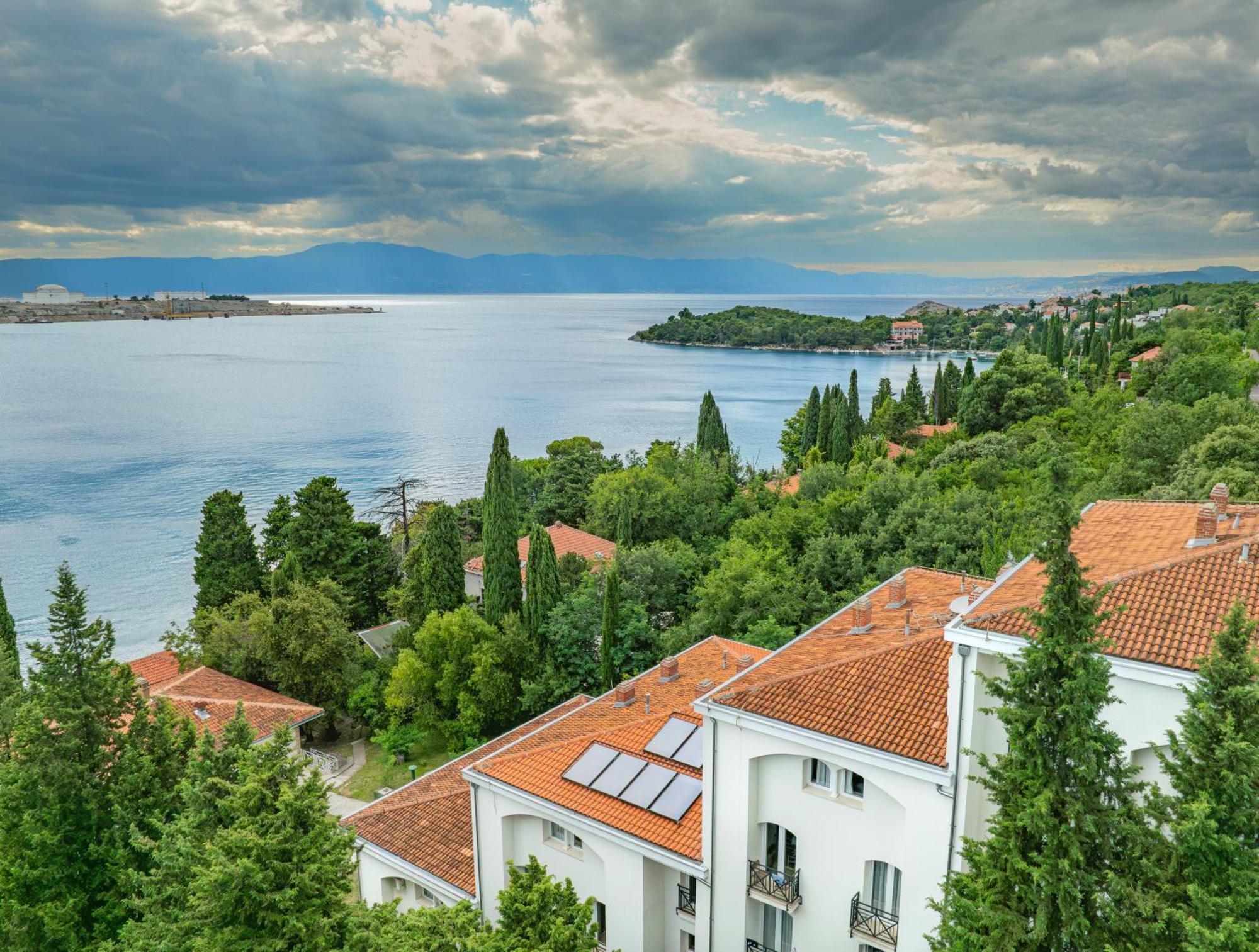 Hotel Delfin Omišalj Eksteriør billede